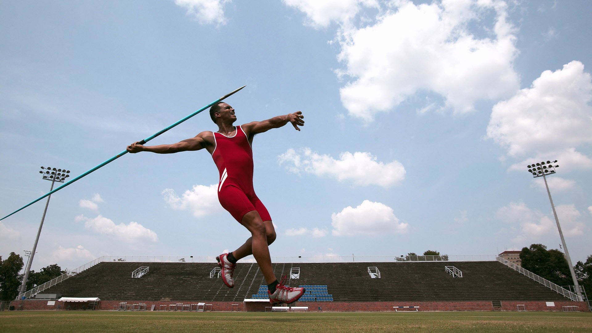 自由泳接力赛突尼斯突破自我，4×200自由泳接力比赛视频